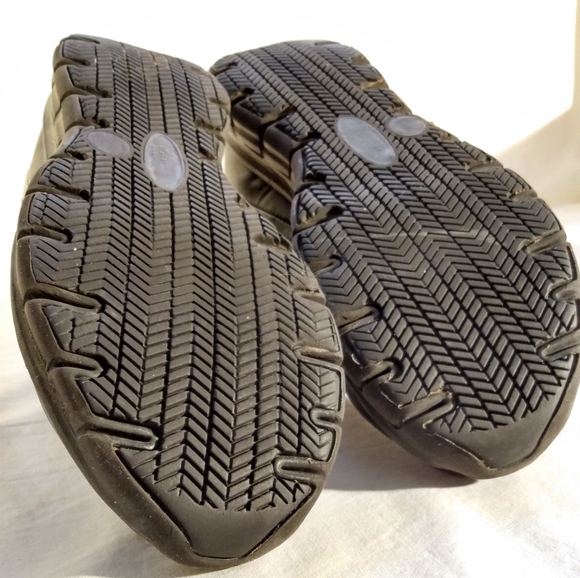 Skechers Shoes Skechers Work Oilslip Resistant Shoes Women Sz 9 Poshmark